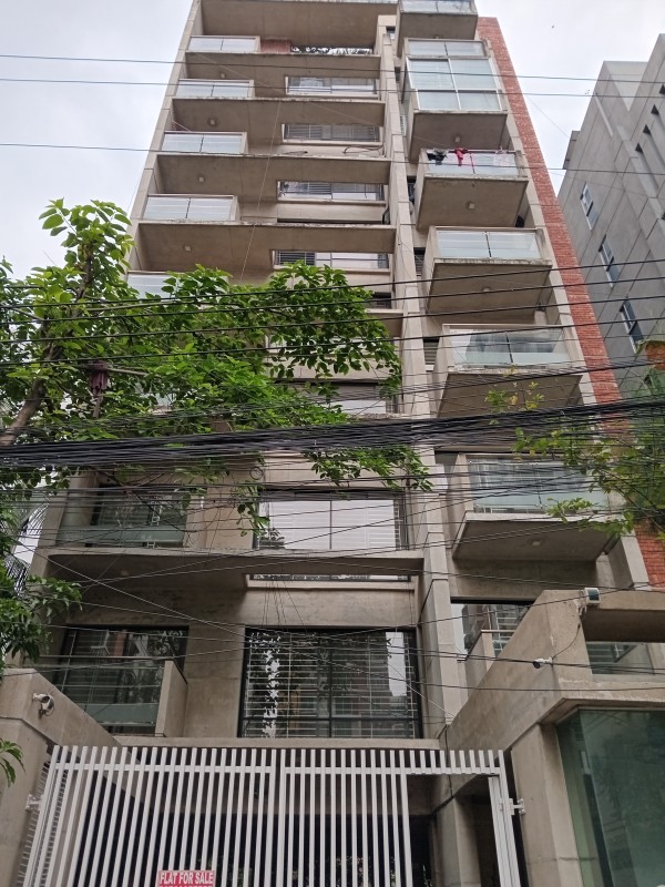 Flat for sale block-B, road-8 bashundhara.